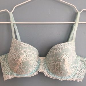 On Gossamer beautiful bra style# 6221 Size 36B
